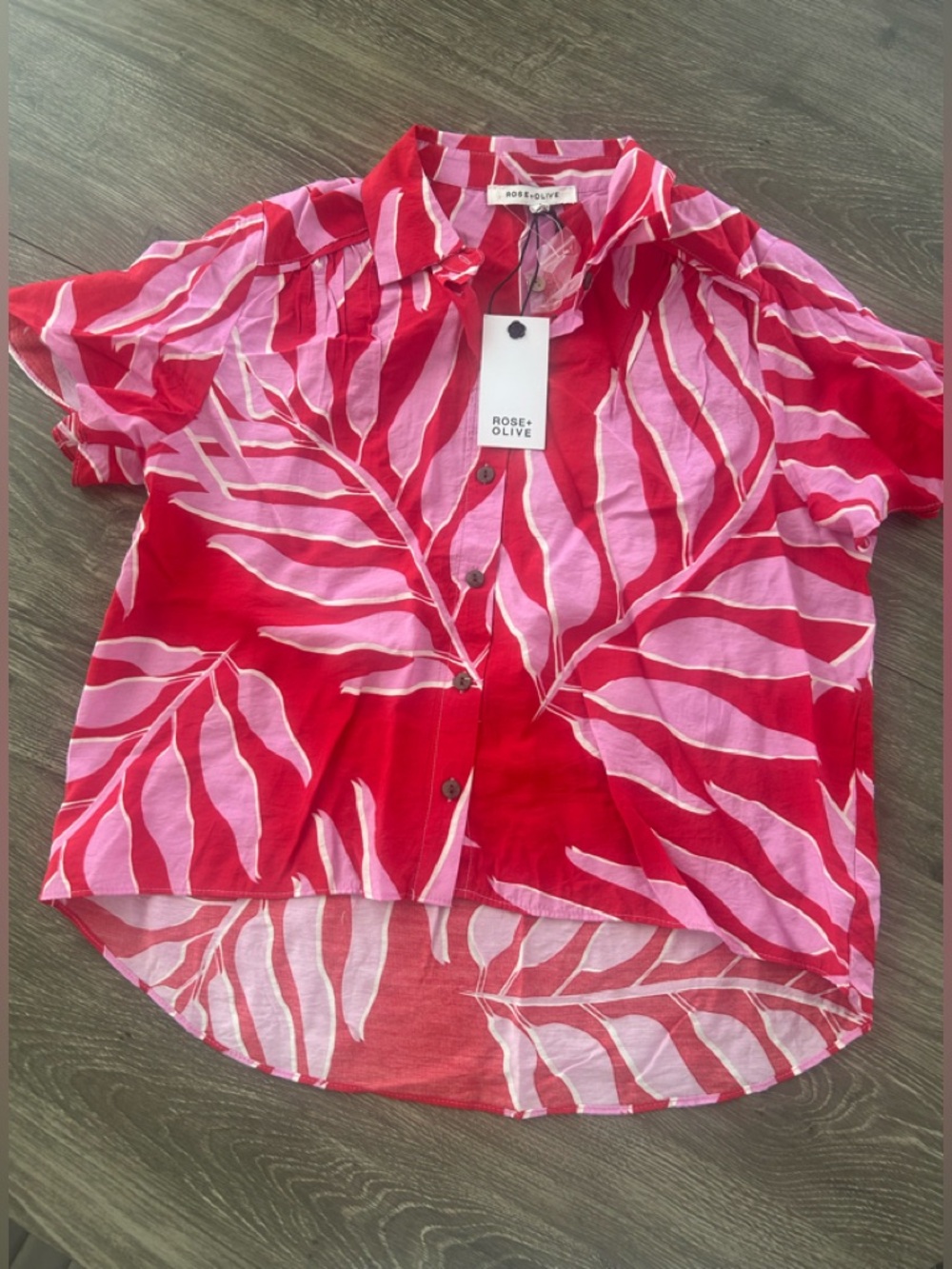 ROSE + OLIVE Top.Size Small. NEW